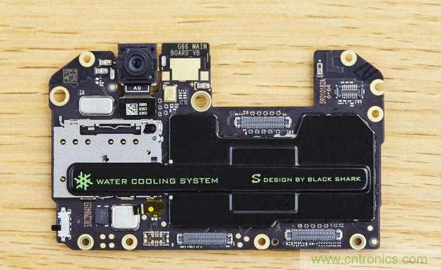 拆解黑鯊手機(jī)：多級直觸一體式液冷系統(tǒng)有什么門道？